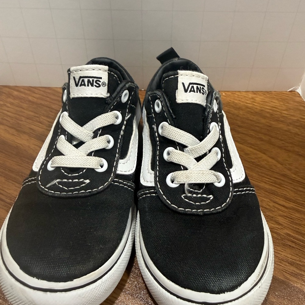 VANS Ward Toddler 7 Slip On Shoes Sneakers Black White Classic Unisex